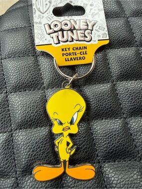 Warner Bros. Tweety Yellow & Orange Enamel Key Chain Looney Tunes.